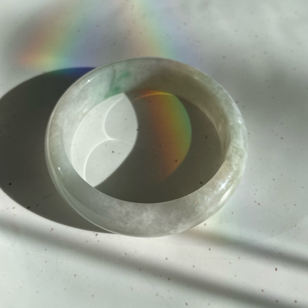 JADE l Authentic Burmese Jade Bangle snow white jade specs of apple green 52mm - Picture 15 of 15